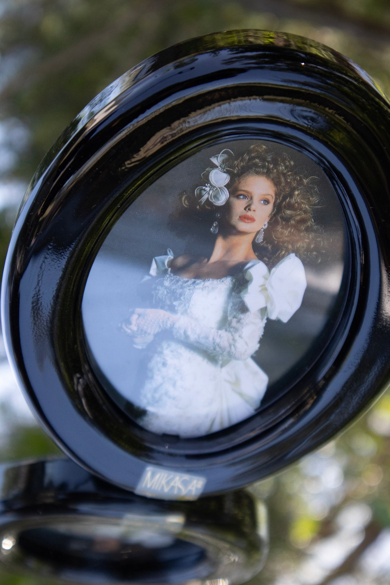Oval Ceramic Frame