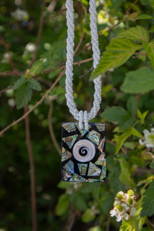 Mother of Pearl Pendant Necklace
