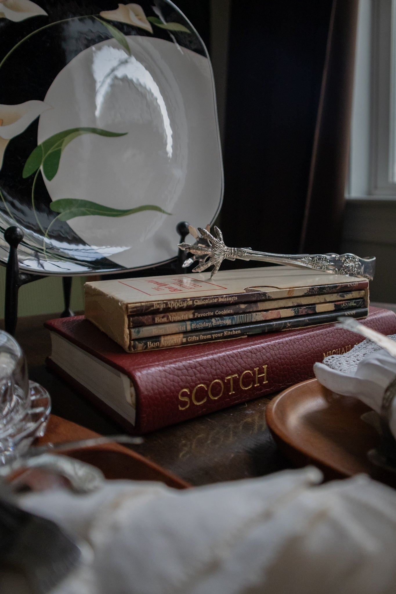 Black Lillies Porcelain Dishes (set of 2)