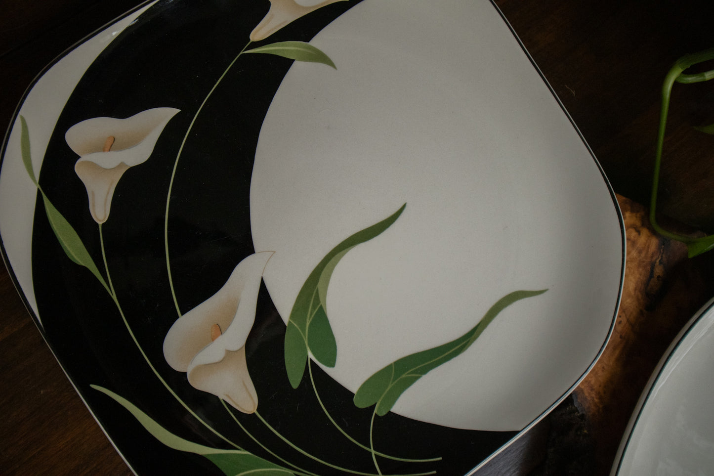 Black Lillies Porcelain Dishes (set of 2)